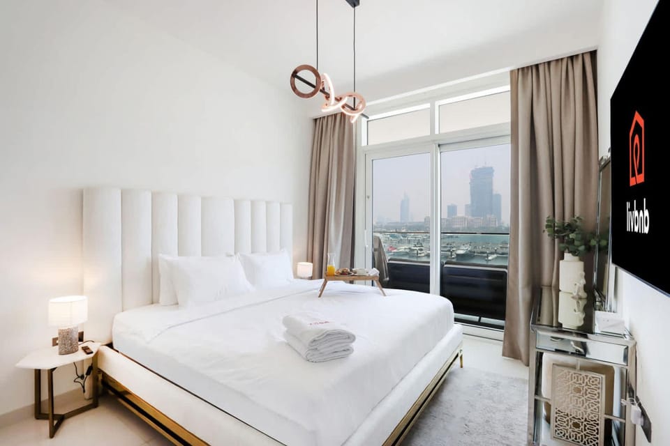 Bed, TV and multimedia, Photo of the whole room, Bedroom, towels