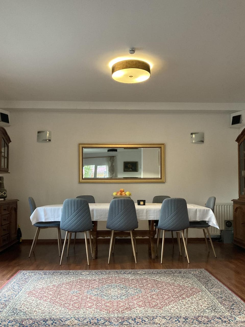 Seating area, Dining area