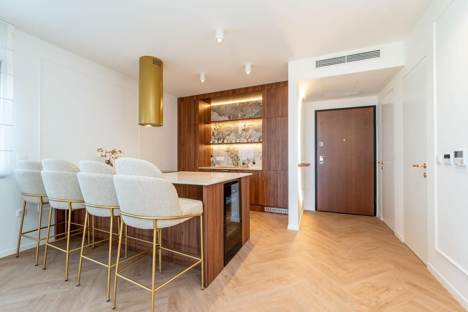 Kitchen or kitchenette, Seating area, air conditioner