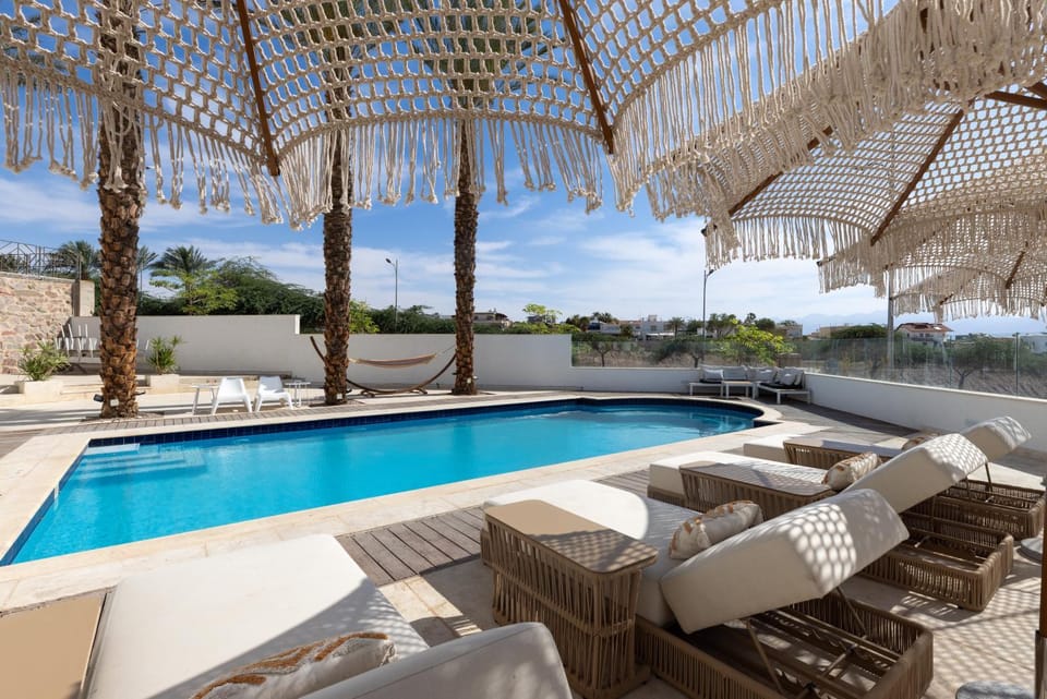 Swimming pool, sunbed