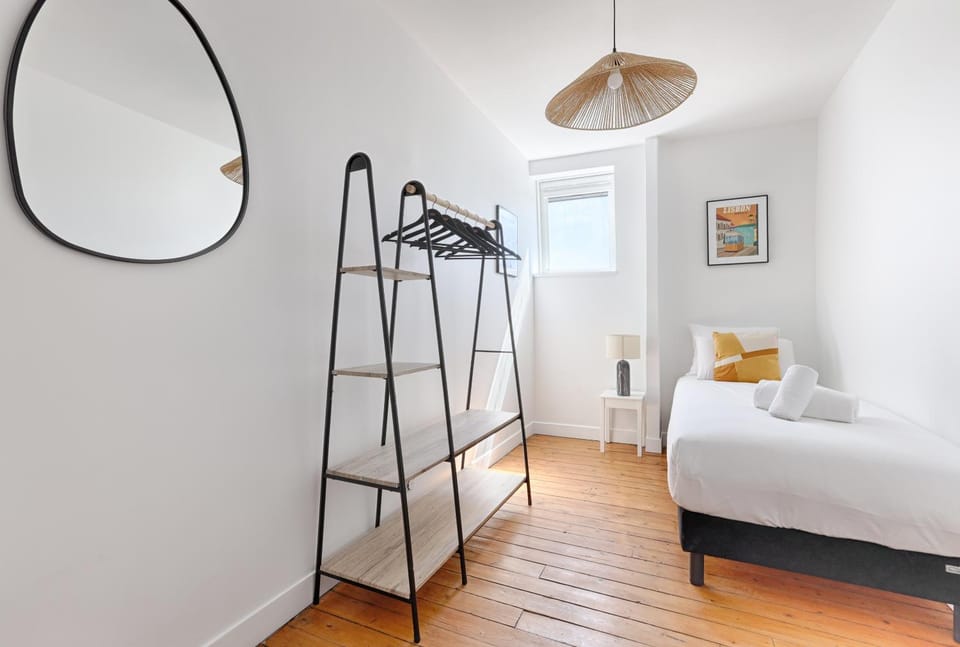 Bed, Photo of the whole room, Bedroom