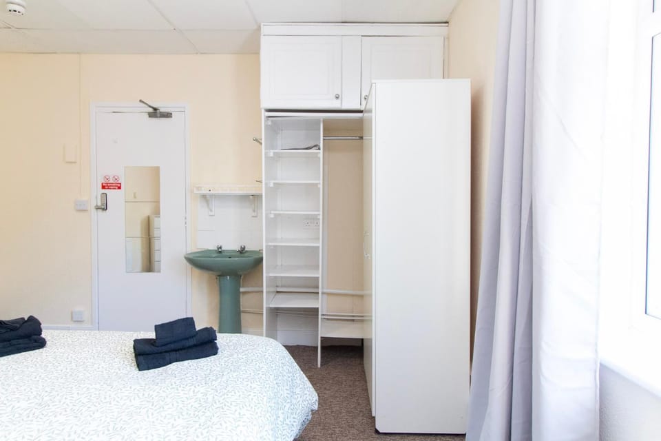 Brookvale Guest House Room 14 Bed and Breakfast in Southampton