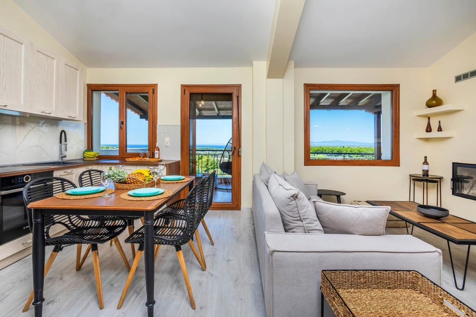 Property building, Kitchen or kitchenette, Living room, Dining area