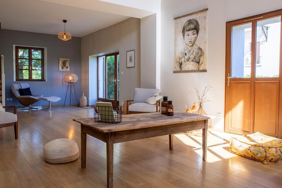 Living room, internet