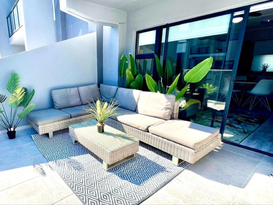 Property building, Patio, Balcony/Terrace, towels, elevator