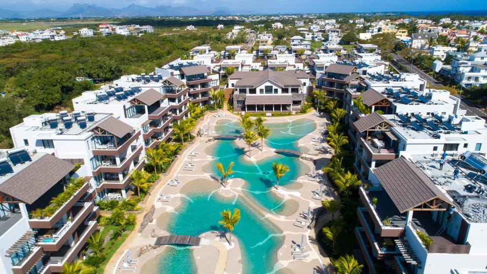 Property building, Day, Bird's eye view, Pool view, Swimming pool, Location