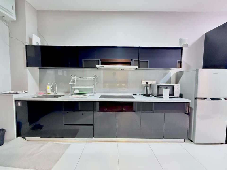 Communal kitchen, kitchen, kitchen
