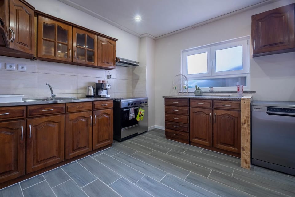 Kitchen or kitchenette, oven, pet friendly