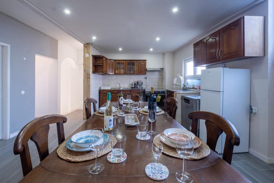 Kitchen or kitchenette, Seating area, Dining area, dishwasher, pet friendly