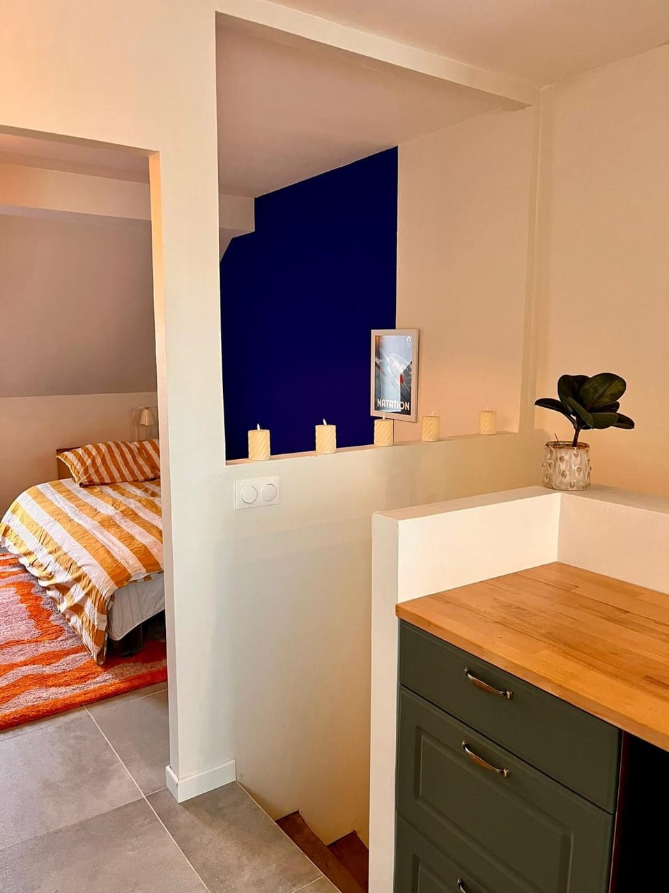 Bedroom, kitchen