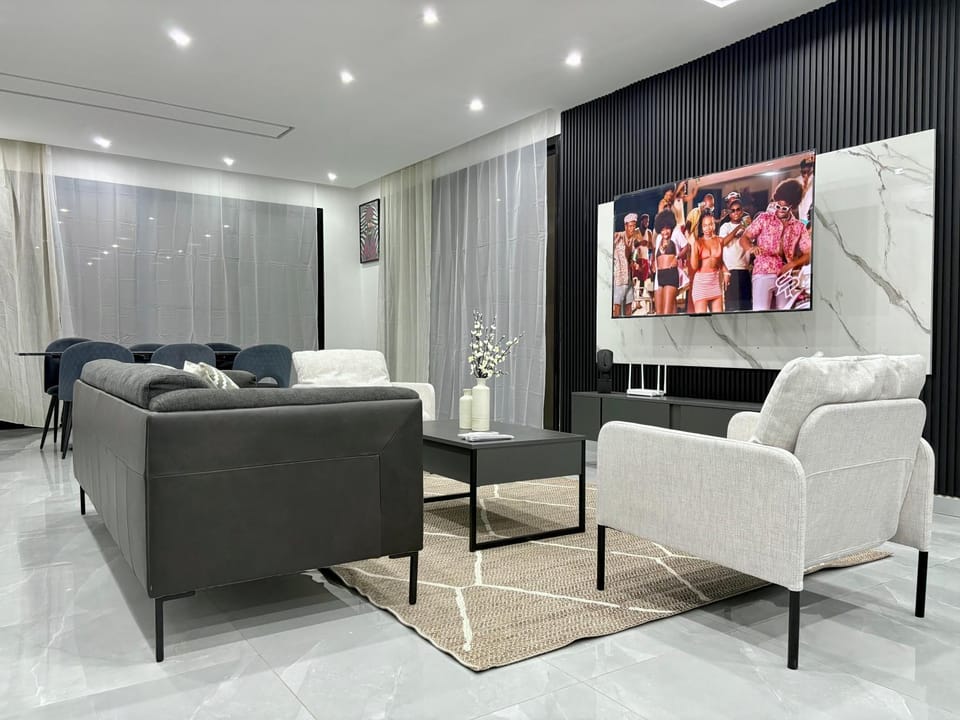 Communal lounge/ TV room