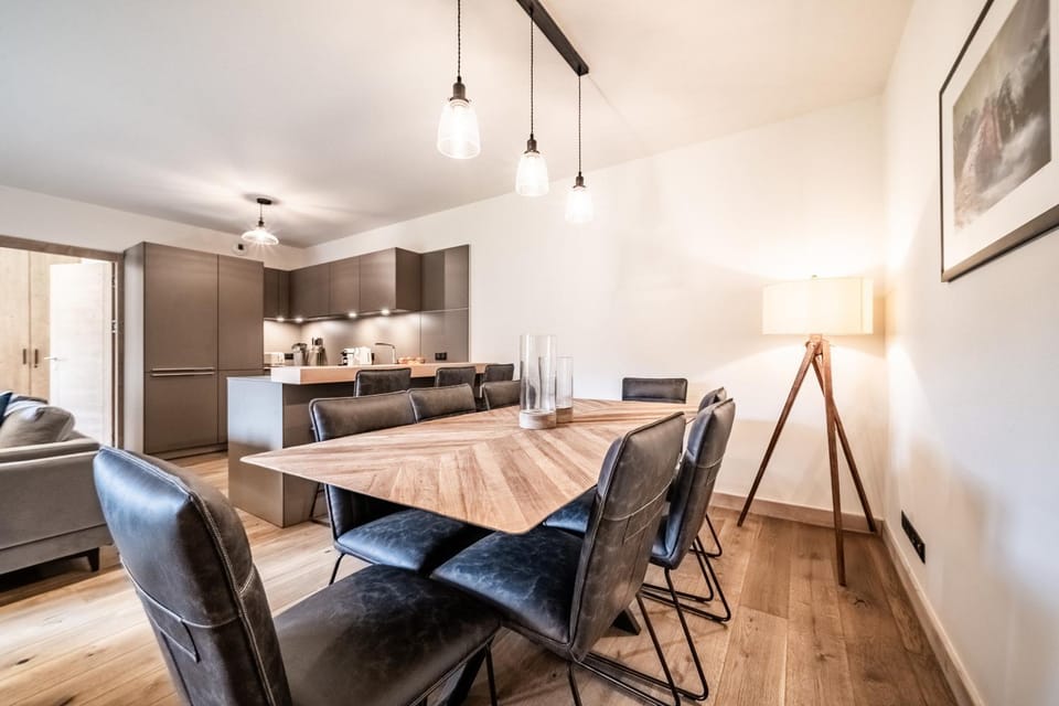 Kitchen or kitchenette, Living room, Seating area, Dining area, stove