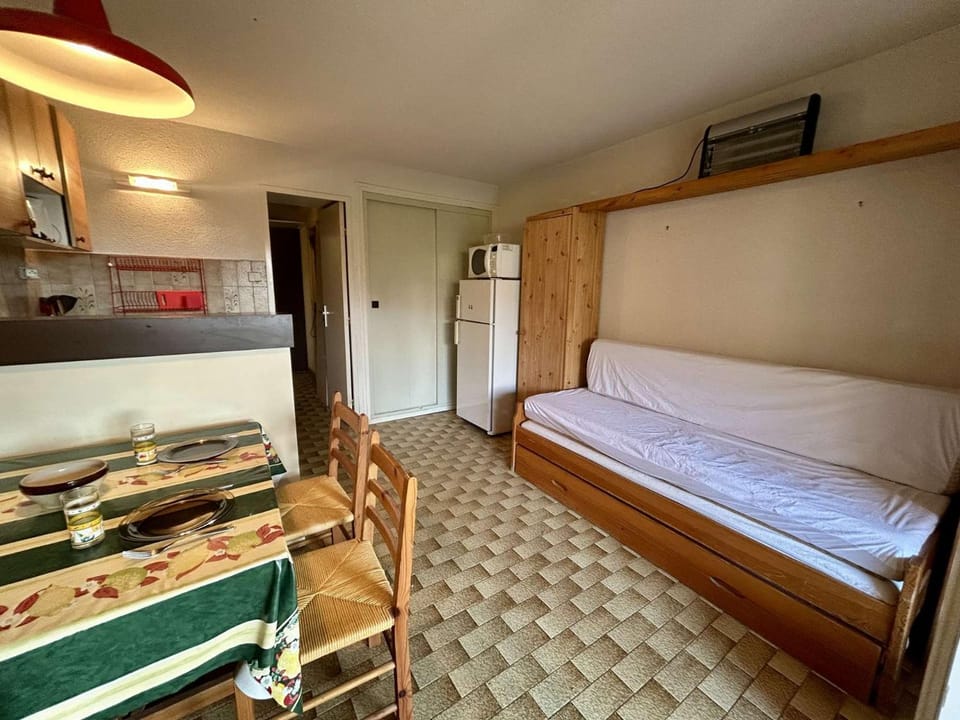 Bed, Living room, Dining area, Bedroom, minibar, wardrobe