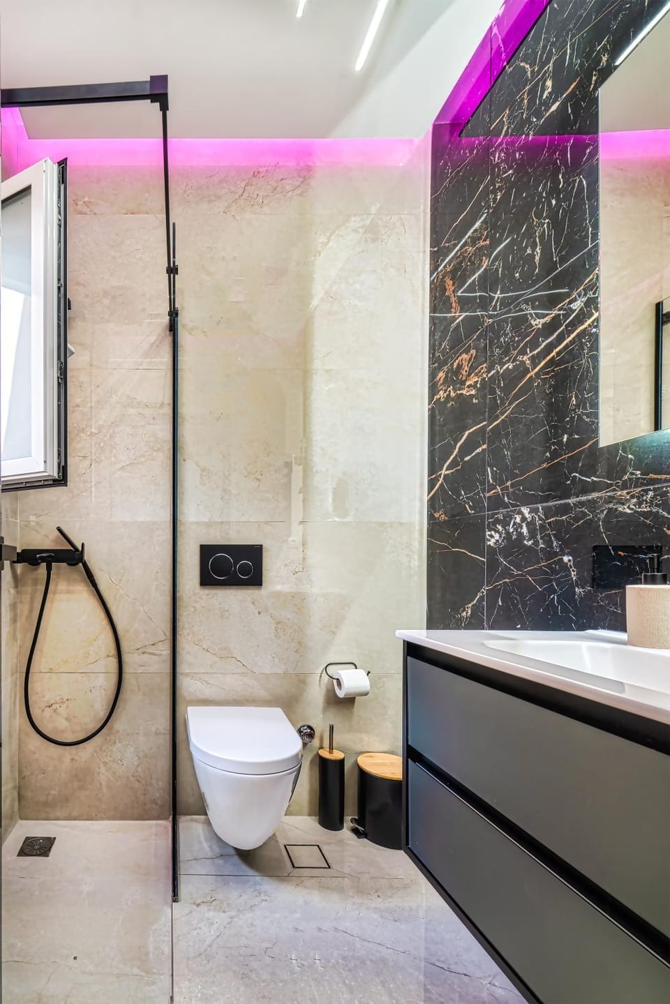 Shower, Toilet