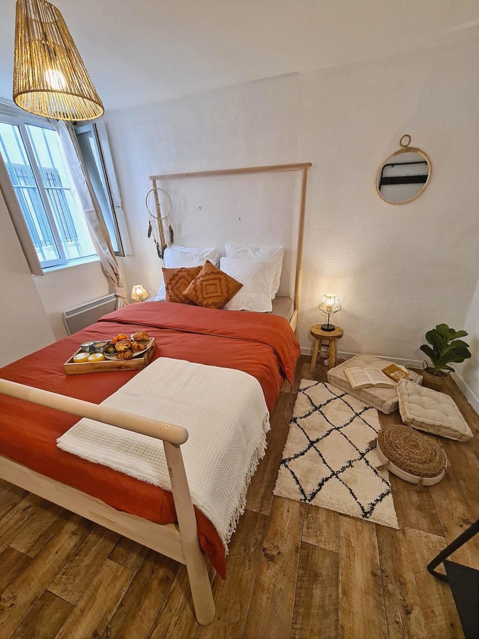 Bed, Photo of the whole room, Bedroom
