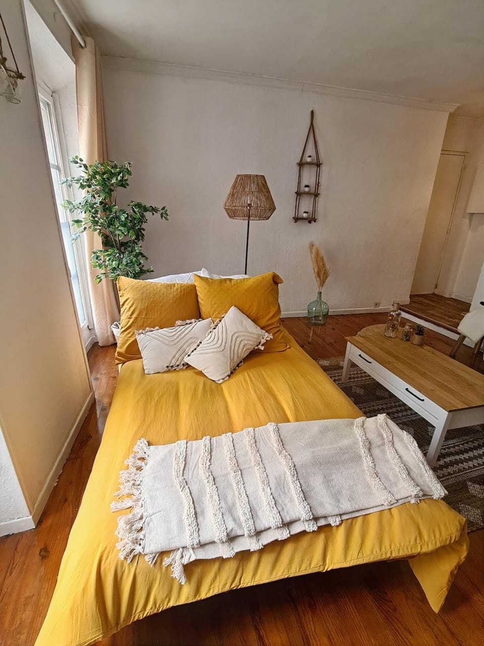 Bed, Living room, Seating area
