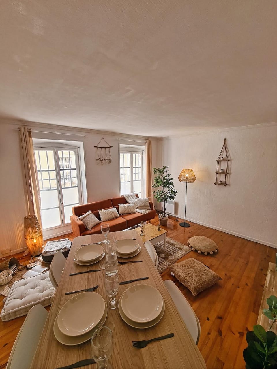 Living room, Seating area, Dining area