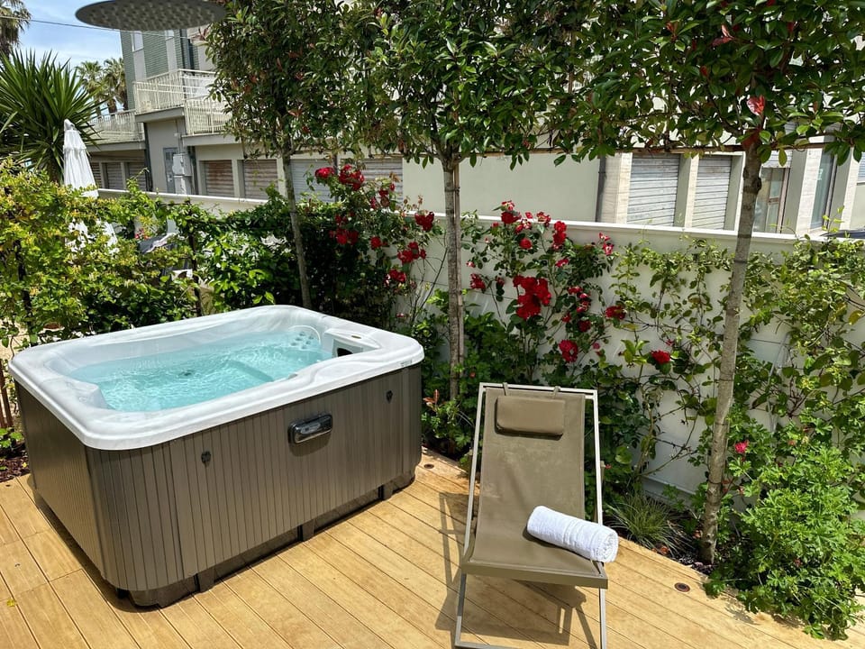 Garden, Garden, Hot Tub, Garden view, Pool view