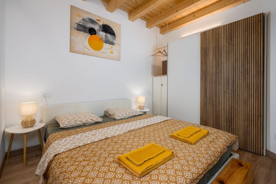 Bed, Bedroom