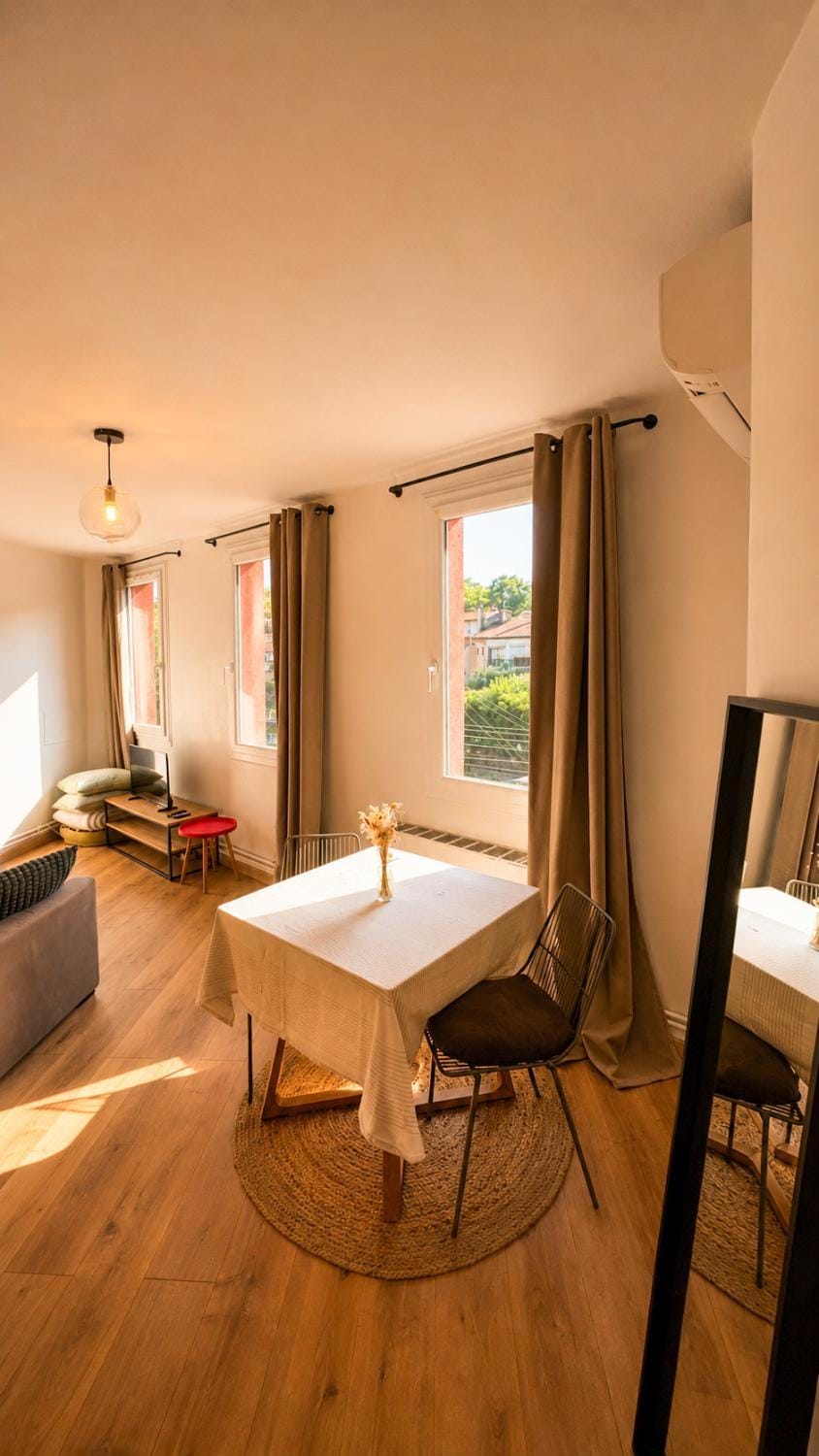 Living room, Seating area, Dining area