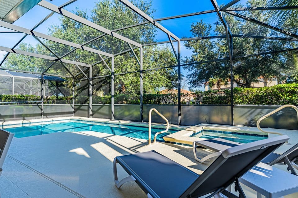 Hot Tub, Swimming pool