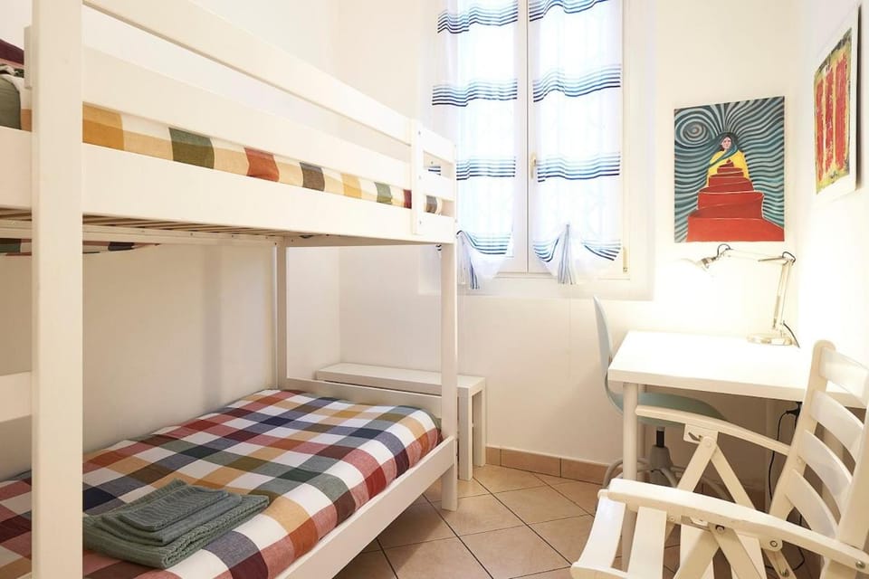 Bedroom, bunk bed