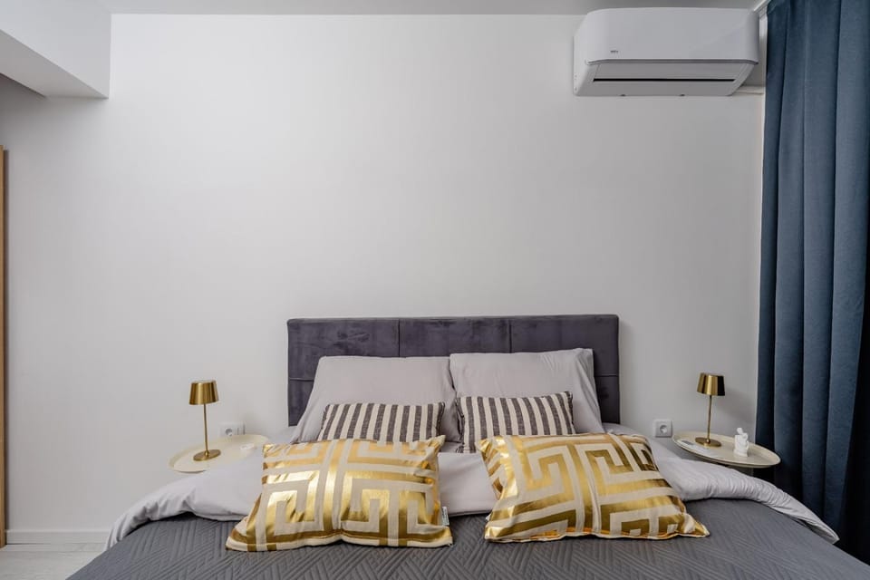Bed, Bedroom, air conditioner