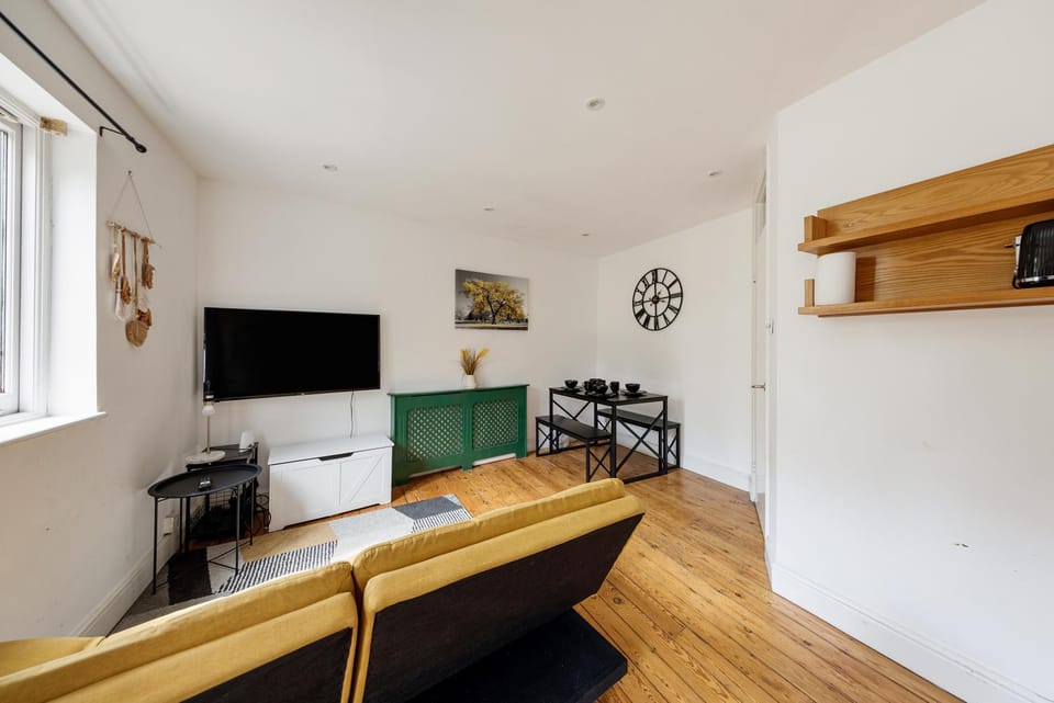 TV and multimedia, Living room, Dining area