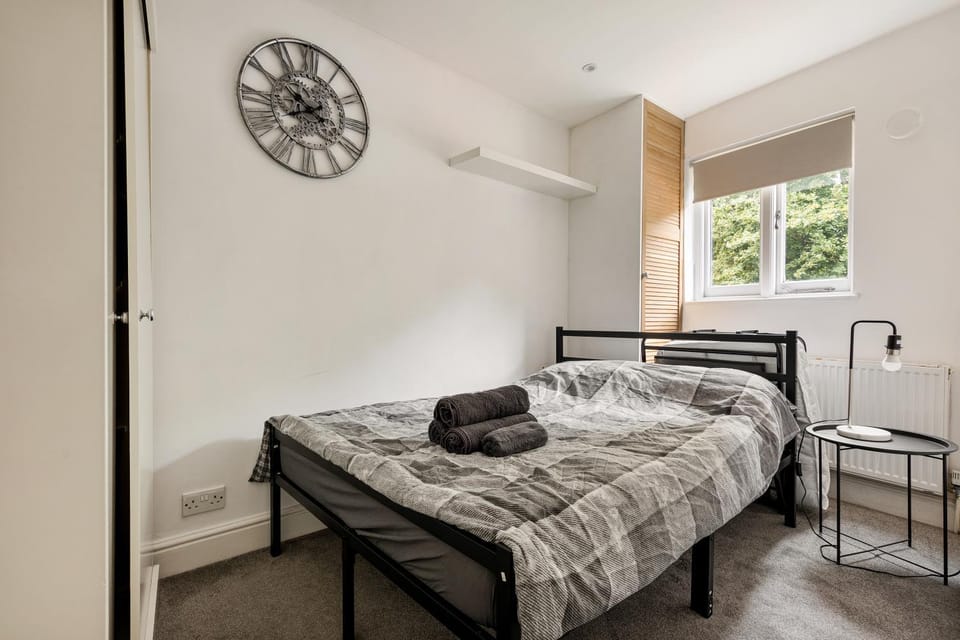 Bed, Bedroom, towels, wardrobe