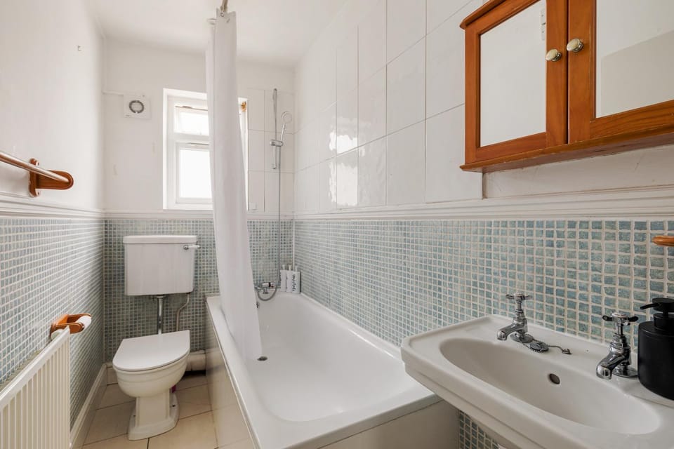 Shower, Toilet, Bathroom, Bath