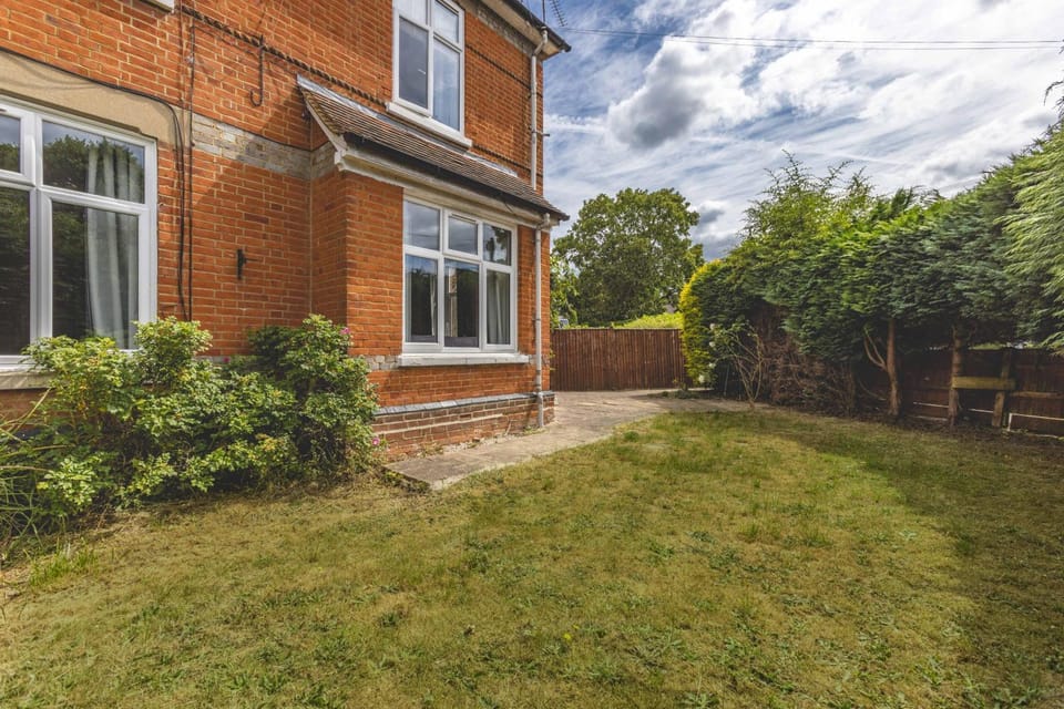 2 Bed Close to Windsor Castle, Ascot Races - By Tempstay Apartment in England