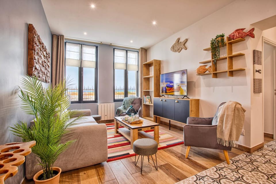 VILLA 139 LA VAGUE - FRONT DE MER - appartement contemporain et terrasse sur cour - 2 à 6 personnes - Rez-de-chaussée Apartment in Houlgate