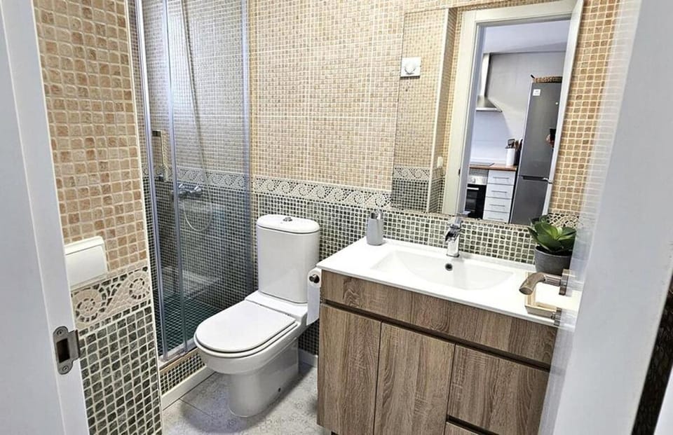 Shower, Toilet