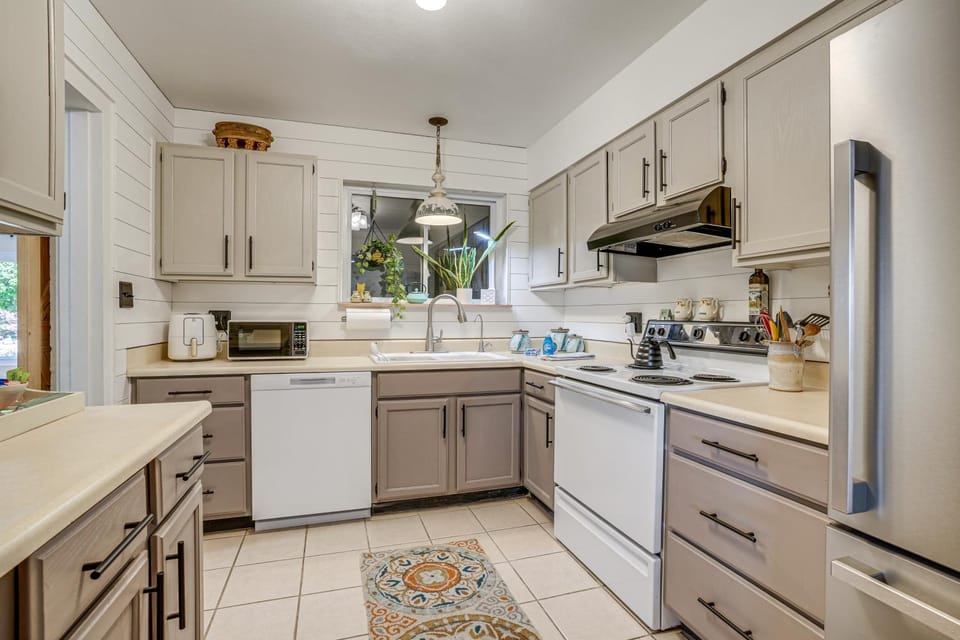 Close to Golf & Casinos! Sun City Getaway House in Sun City
