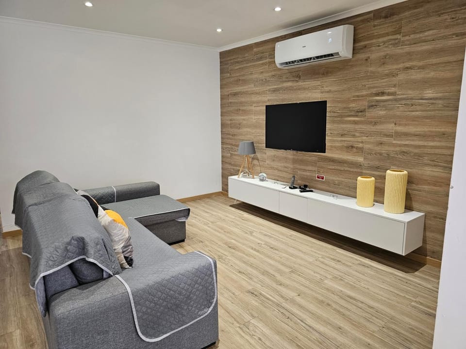 TV and multimedia, Living room, air conditioner