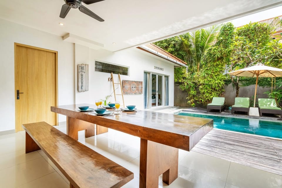Patio, Day, Dining area, Pool view, Swimming pool, sunbed