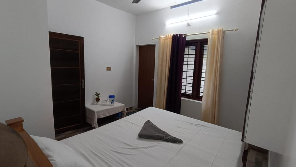 White Pearl Beach House Vacation rental in Asia