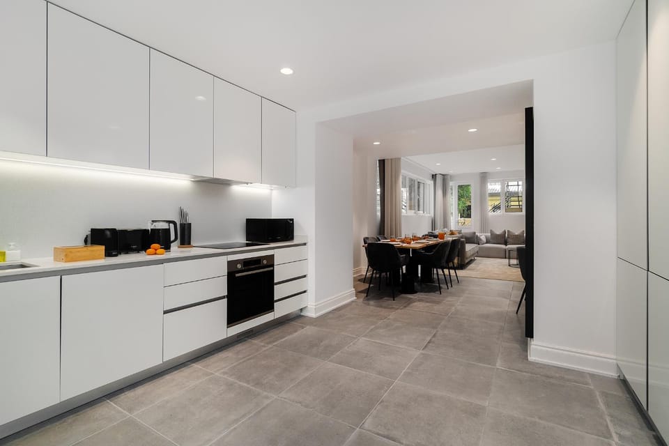 Kitchen or kitchenette, microwave, oven, stove