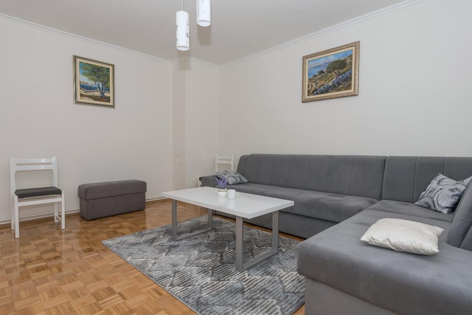 Apartment Violet Apartment in Makarska
