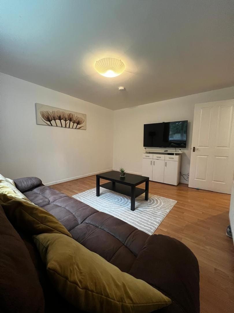 Lovely 2 bedroom Back Hilton near PJ Live Apartment in Aberdeen