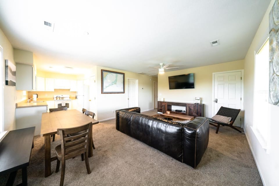 Watermen's Cabana 2A - 3-Bed, 2-Bath Apartment - Walk To BEACH Access & PET Friendly! Apartment in Waves
