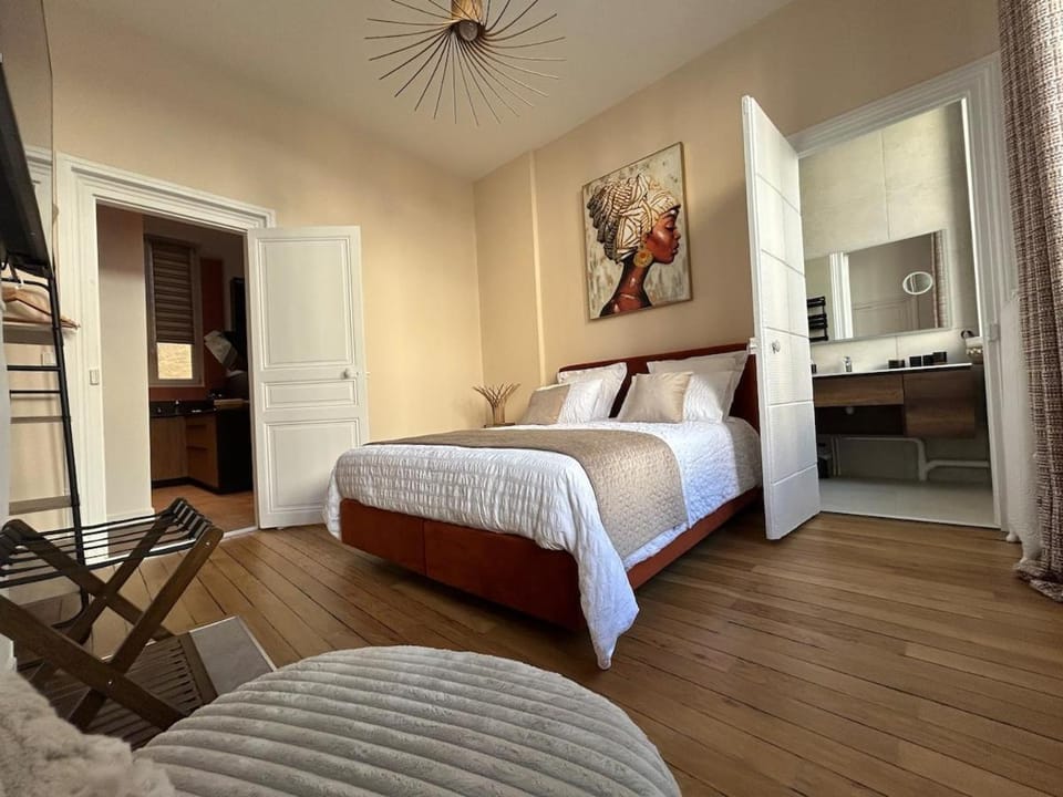 Bed, Photo of the whole room, Bedroom