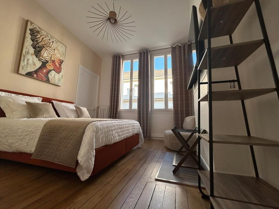 Bed, Photo of the whole room, Bedroom