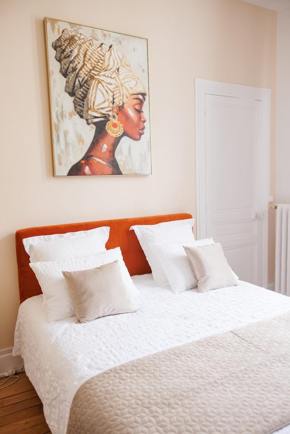 Bed, Photo of the whole room, Decorative detail, Bedroom