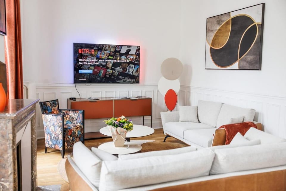 Communal lounge/ TV room, Living room, Seating area