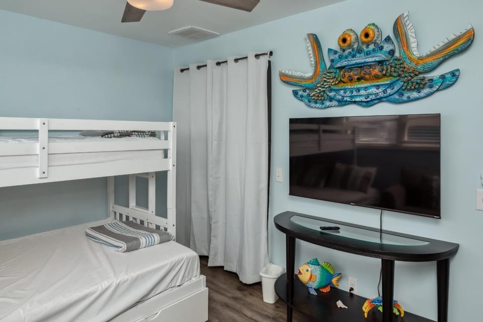 Partial Oceanview 4BR,3BA, Sleeps 12 Steps to Beach Oak Island House in Oak Island