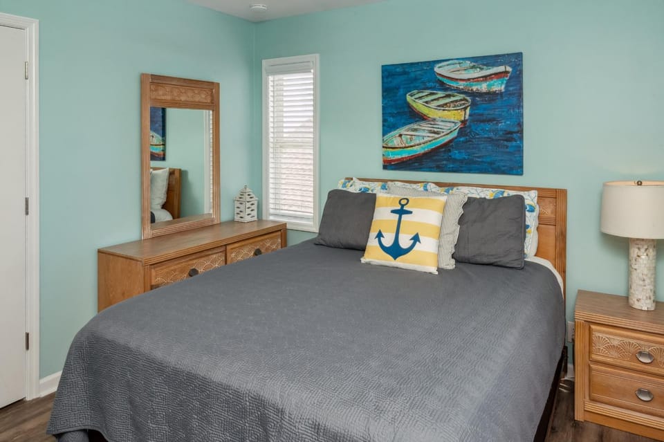 Partial Oceanview 4BR,3BA, Sleeps 12 Steps to Beach Oak Island House in Oak Island