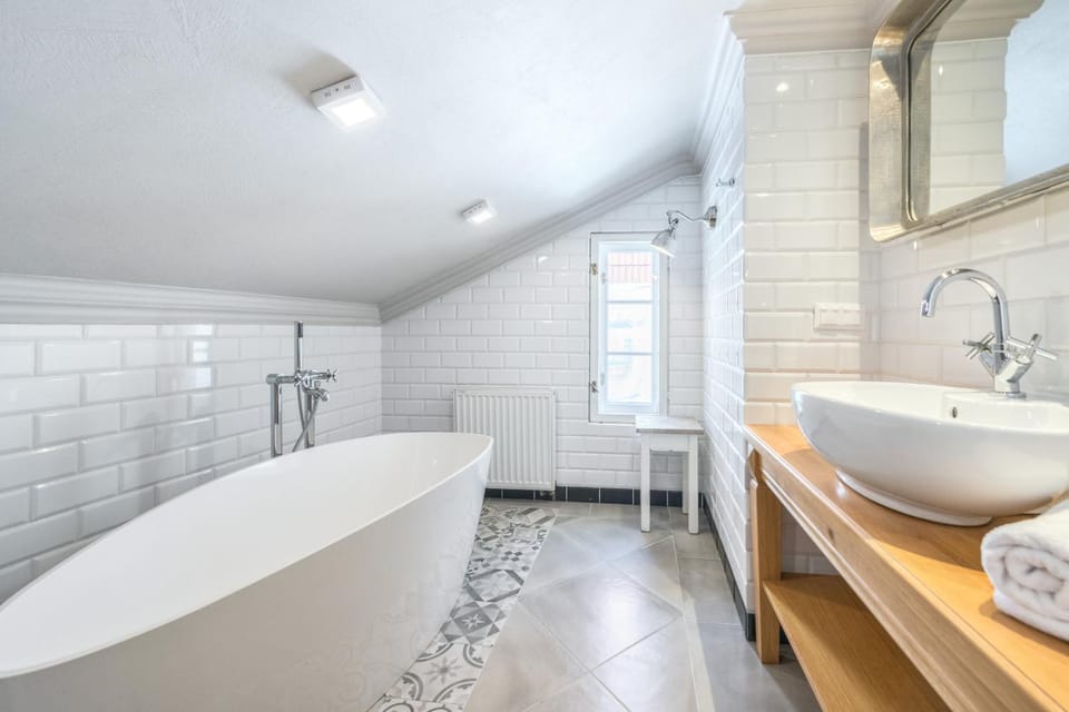 Bathroom, Bath, towels