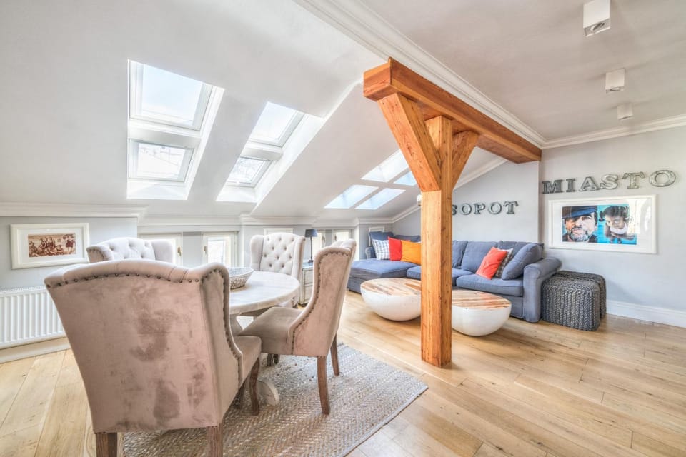 Living room, Seating area, Dining area