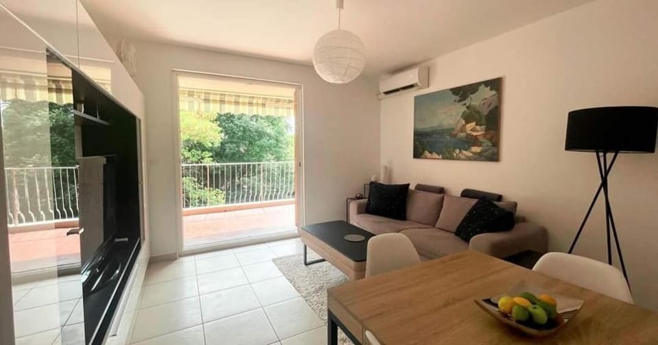 Les Lecques 2 room apartment with terrace and parking Apartment in La Cadière-d'Azur